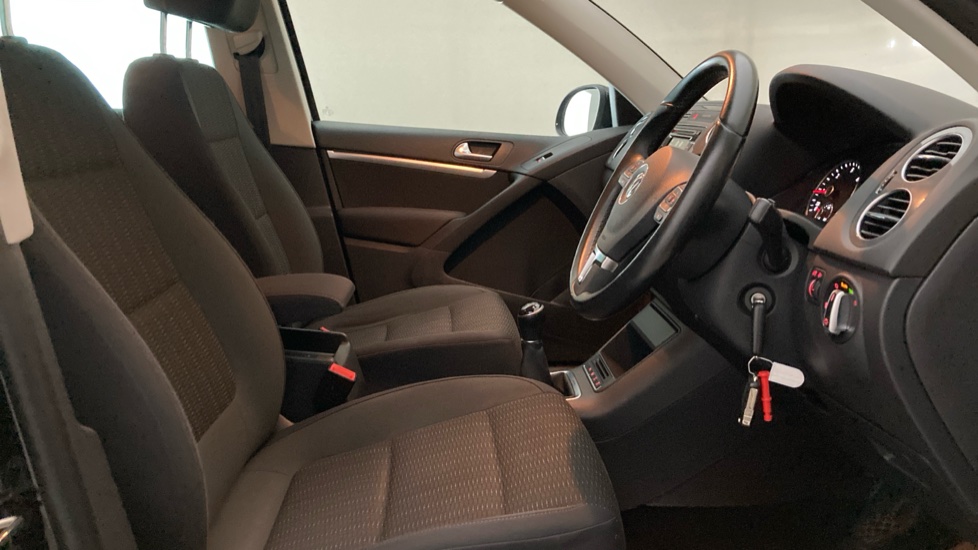 Volkswagen Tiguan 2.0 TDi BlueMotion Tech SE 5dr Diesel Estate - Image 15