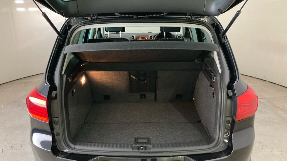 Volkswagen Tiguan 2.0 TDi BlueMotion Tech SE 5dr Diesel Estate - Image 20