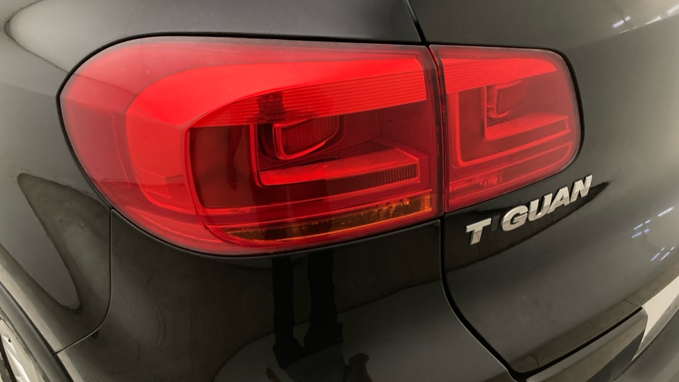 Volkswagen Tiguan 2.0 TDi BlueMotion Tech SE 5dr Diesel Estate - Image 24