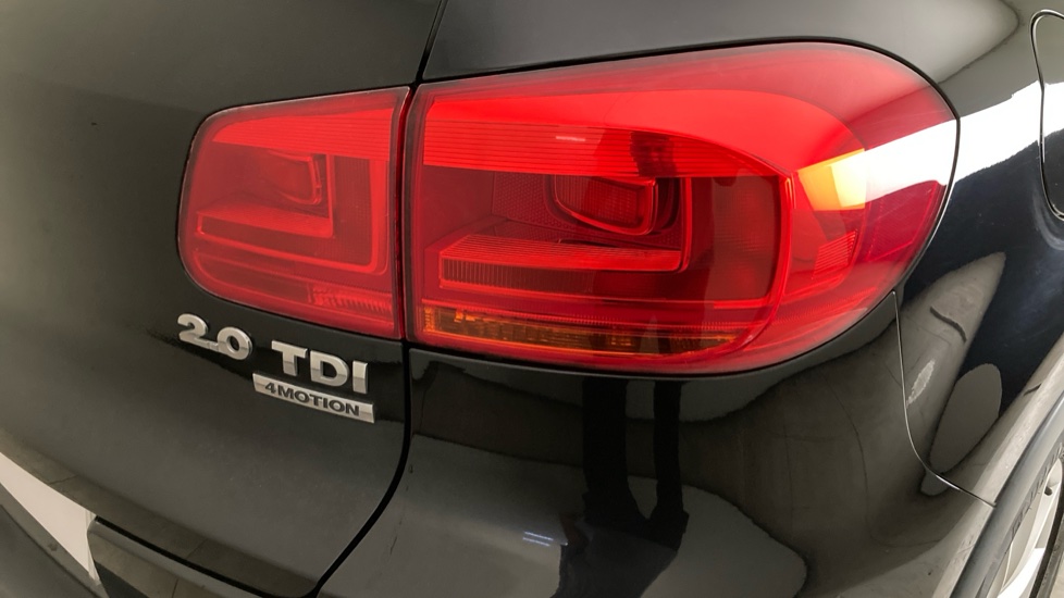 Volkswagen Tiguan 2.0 TDi BlueMotion Tech SE 5dr Diesel Estate - Image 25