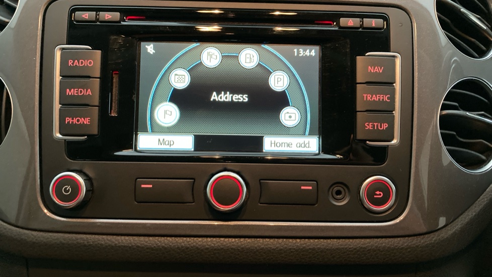 Volkswagen Tiguan 2.0 TDi BlueMotion Tech SE 5dr Diesel Estate - Image 36