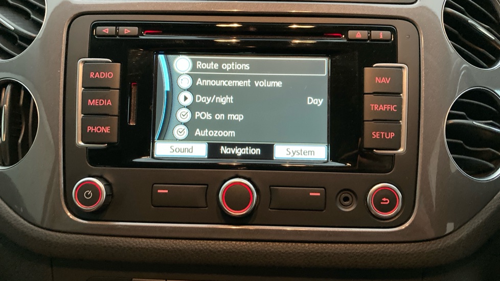 Volkswagen Tiguan 2.0 TDi BlueMotion Tech SE 5dr Diesel Estate - Image 37