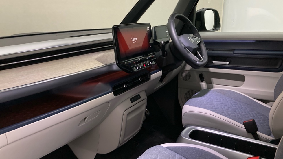 Volkswagen ID. Buzz 150kW Style Pro 77kWh 5dr Auto Electric Estate - Image 2