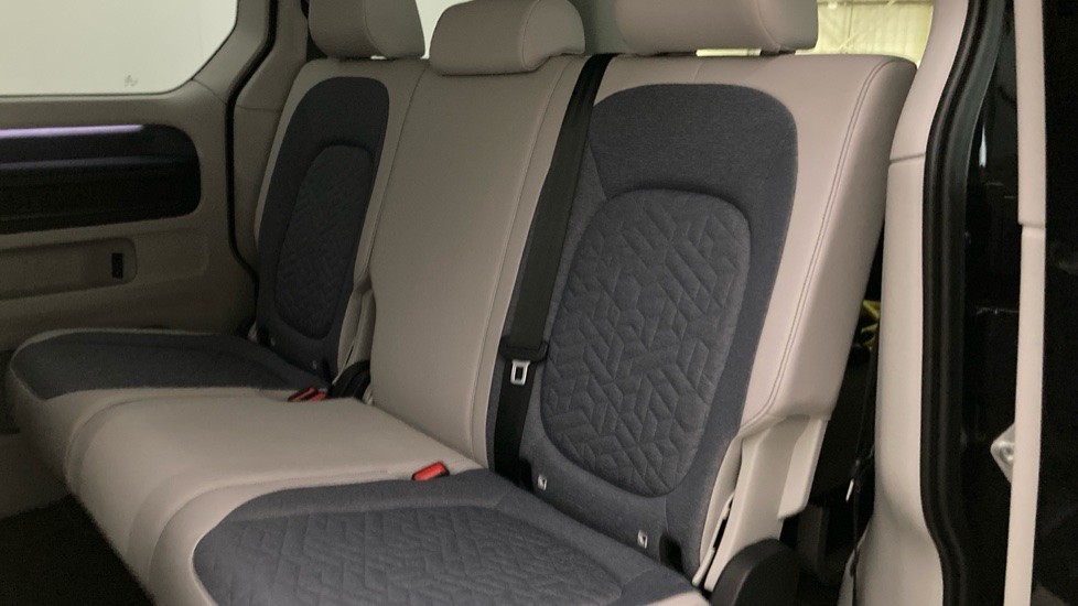 Volkswagen ID. Buzz 150kW Style Pro 77kWh 5dr Auto Electric Estate - Image 16