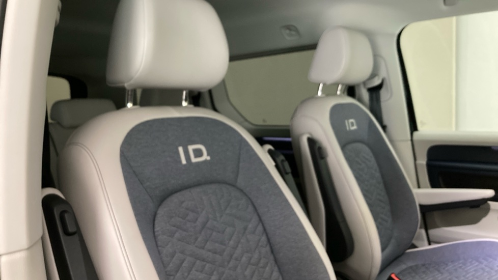 Volkswagen ID. Buzz 150kW Style Pro 77kWh 5dr Auto Electric Estate - Image 32
