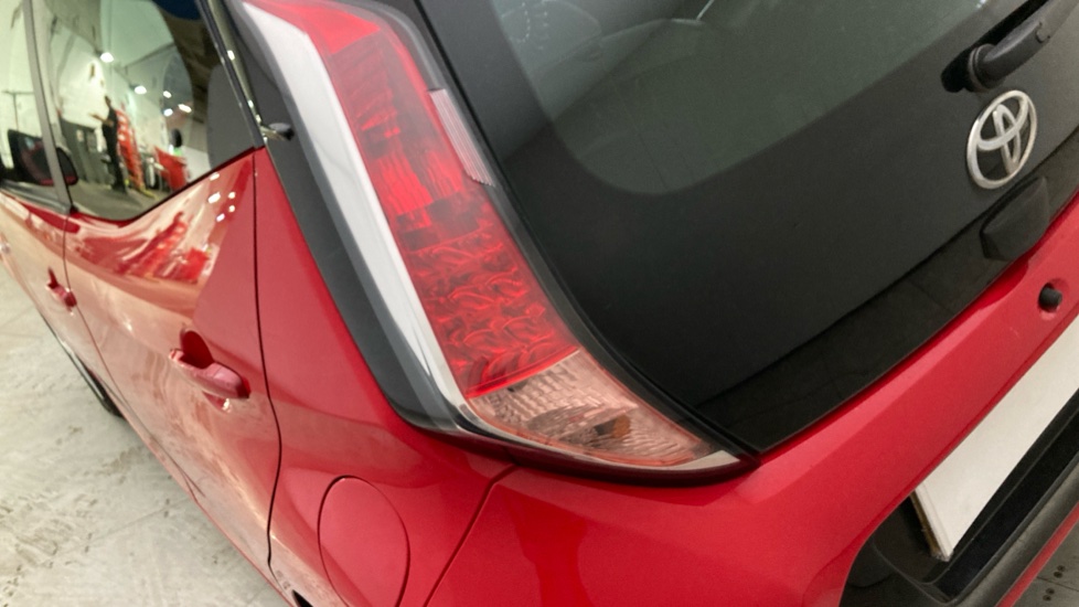 Toyota Aygo 1.0 VVT-i X-Pression 5dr Petrol Hatchback - Image 32