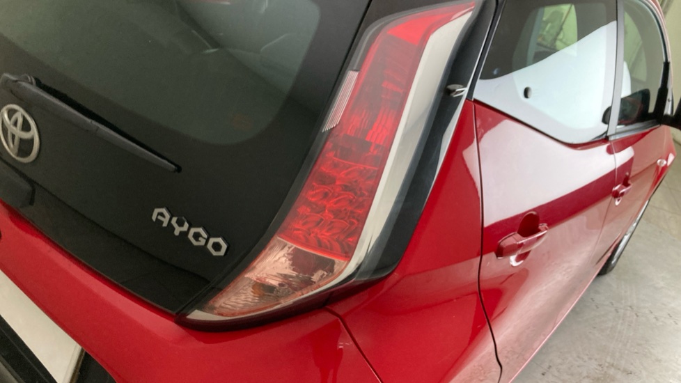 Toyota Aygo 1.0 VVT-i X-Pression 5dr Petrol Hatchback - Image 33