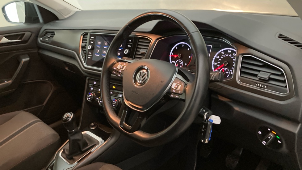 Volkswagen T-Roc 1.6 TDI SE 5dr Diesel Hatchback - Image 6