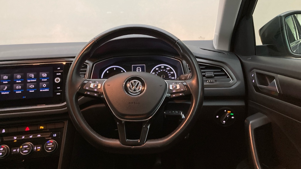 Volkswagen T-Roc 1.6 TDI SE 5dr Diesel Hatchback - Image 10