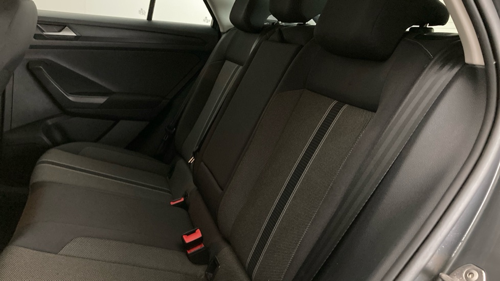 Volkswagen T-Roc 1.6 TDI SE 5dr Diesel Hatchback - Image 16