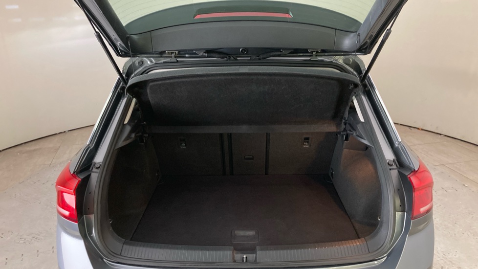 Volkswagen T-Roc 1.6 TDI SE 5dr Diesel Hatchback - Image 20