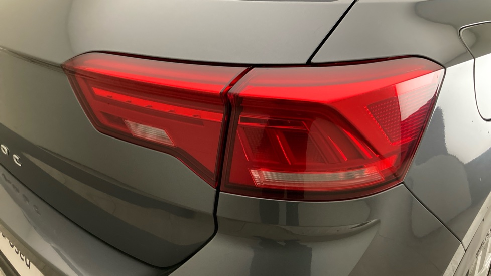 Volkswagen T-Roc 1.6 TDI SE 5dr Diesel Hatchback - Image 25
