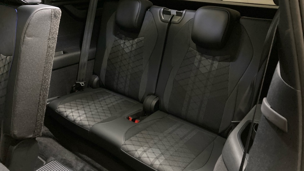 Volkswagen Tayron 2.0 TDI R-Line 5dr DSG7 [7 Seat] Diesel Estate - Image 31