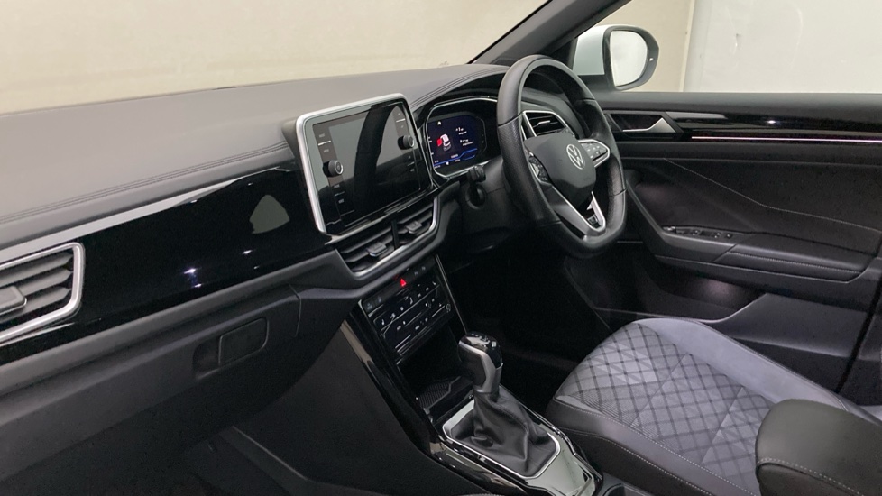 Volkswagen T-Roc 1.5 TSI R-Line 5dr DSG Petrol Hatchback - Image 2