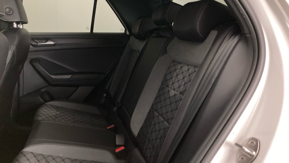Volkswagen T-Roc 1.5 TSI R-Line 5dr DSG Petrol Hatchback - Image 16