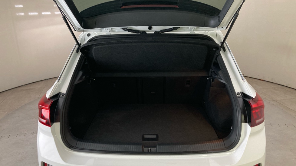 Volkswagen T-Roc 1.5 TSI R-Line 5dr DSG Petrol Hatchback - Image 20