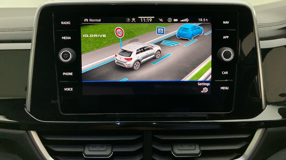 Volkswagen T-Roc 1.5 TSI R-Line 5dr DSG Petrol Hatchback - Image 26