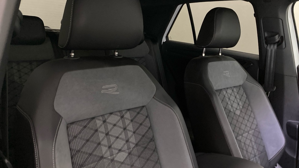 Volkswagen T-Roc 1.5 TSI R-Line 5dr DSG Petrol Hatchback - Image 33