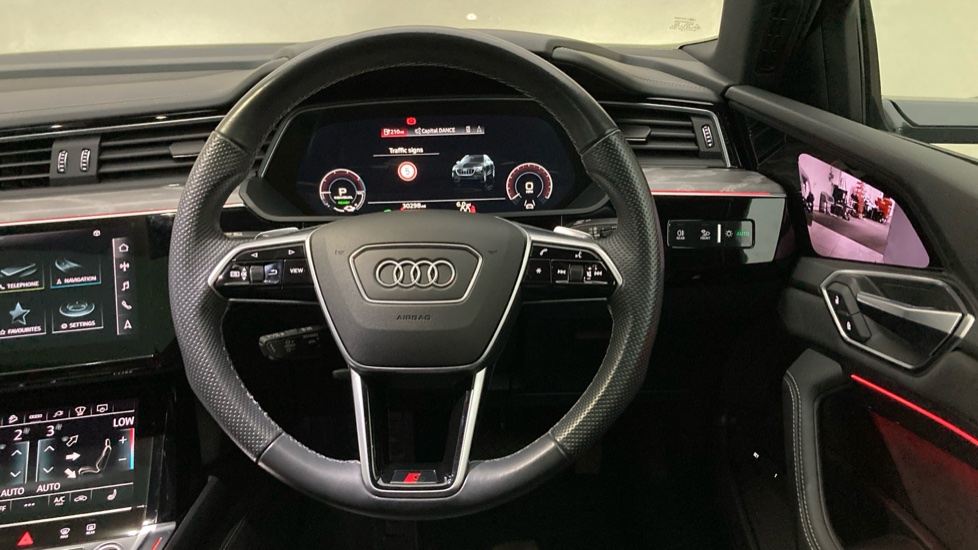Audi e-tron 300kW 55 Quattro 95kWh Vorsprung 5dr Auto Electric Hatchback - Image 10