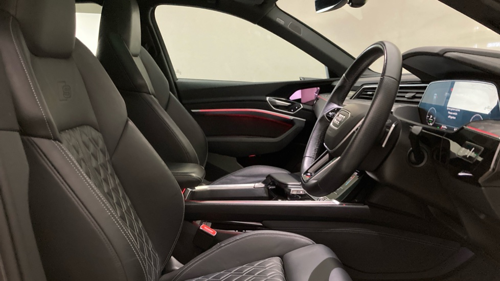 Audi e-tron 300kW 55 Quattro 95kWh Vorsprung 5dr Auto Electric Hatchback - Image 15