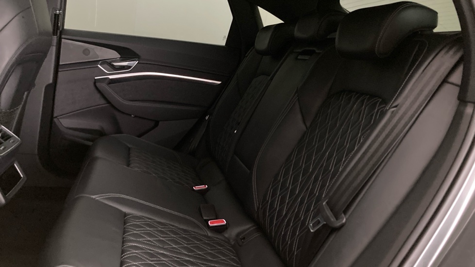 Audi e-tron 300kW 55 Quattro 95kWh Vorsprung 5dr Auto Electric Hatchback - Image 16