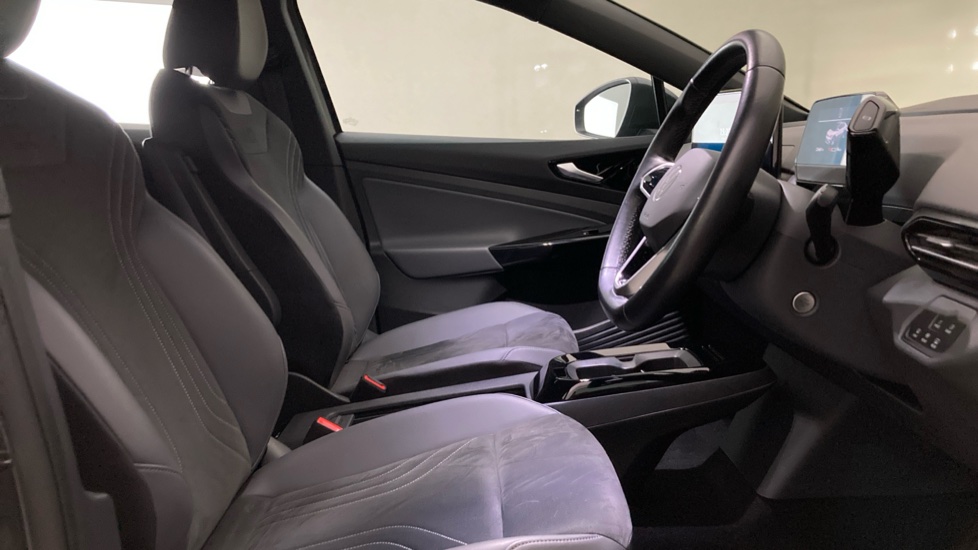 Volkswagen ID.4 109kW Life Pure 52kWh 5dr Auto Electric Estate - Image 15
