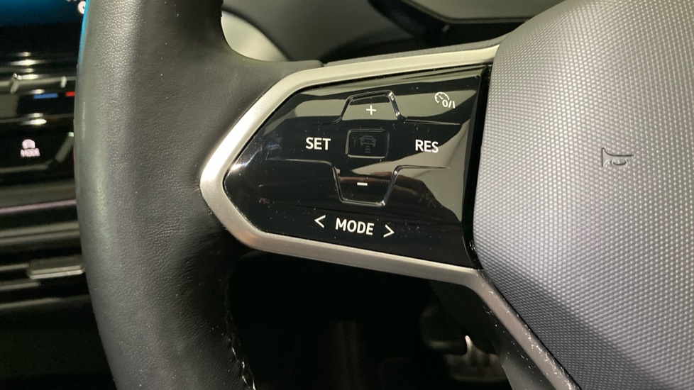 Volkswagen ID.4 109kW Life Pure 52kWh 5dr Auto Electric Estate - Image 17