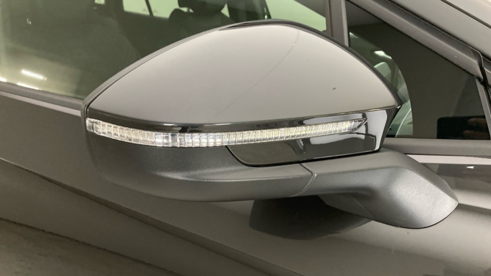 Volkswagen ID.4 109kW Life Pure 52kWh 5dr Auto Electric Estate - Image 29