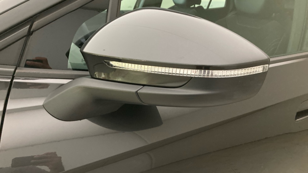 Volkswagen ID.4 109kW Life Pure 52kWh 5dr Auto Electric Estate - Image 30