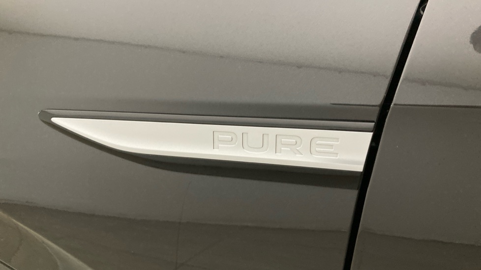 Volkswagen ID.4 109kW Life Pure 52kWh 5dr Auto Electric Estate - Image 31