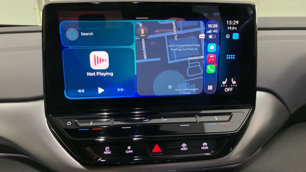Volkswagen ID.4 109kW Life Pure 52kWh 5dr Auto Electric Estate - Image 34