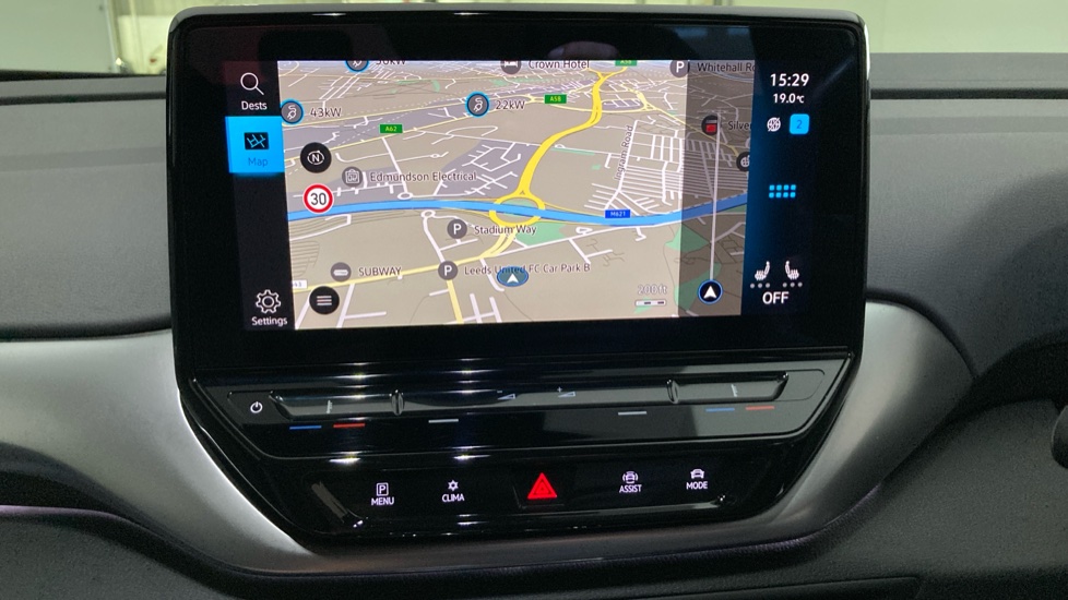 Volkswagen ID.4 109kW Life Pure 52kWh 5dr Auto Electric Estate - Image 37