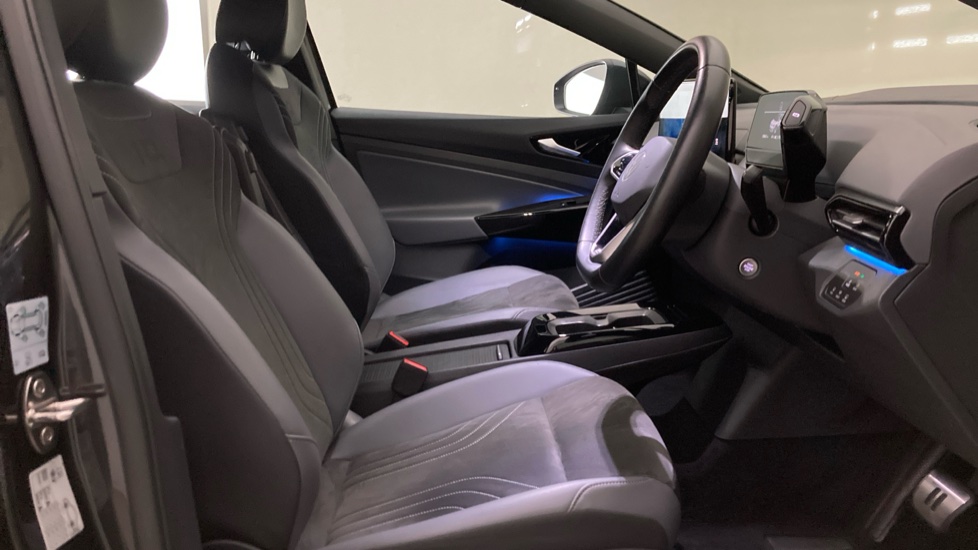 Volkswagen ID.4 109kW Life Pure 52kWh 5dr Auto Electric Estate - Image 15