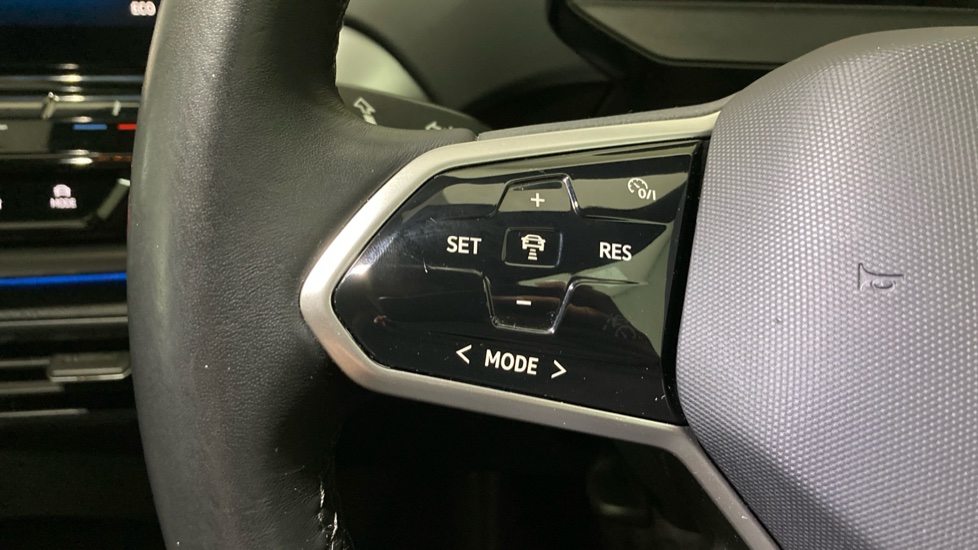Volkswagen ID.4 109kW Life Pure 52kWh 5dr Auto Electric Estate - Image 17