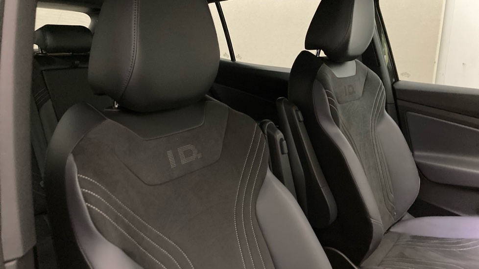 Volkswagen ID.4 109kW Life Pure 52kWh 5dr Auto Electric Estate - Image 31