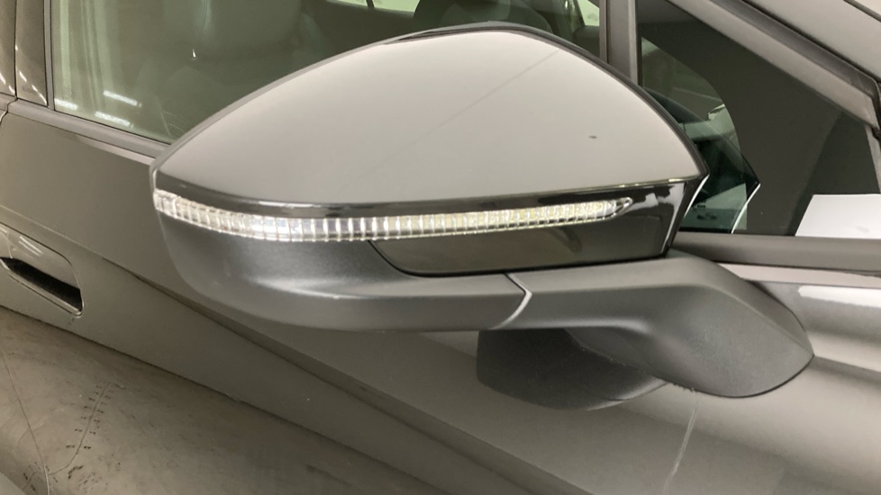 Volkswagen ID.4 109kW Life Pure 52kWh 5dr Auto Electric Estate - Image 40