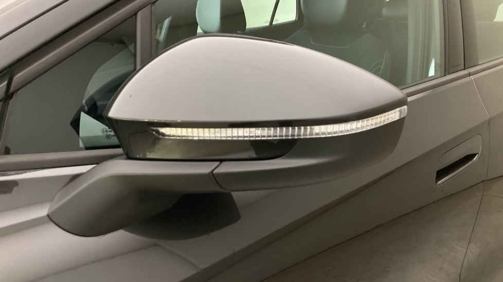 Volkswagen ID.4 109kW Life Pure 52kWh 5dr Auto Electric Estate - Image 41