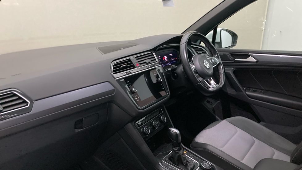 Volkswagen Tiguan 2.0 TDi 150 4Motion R-Line Tech 5dr Diesel Estate - Image 2