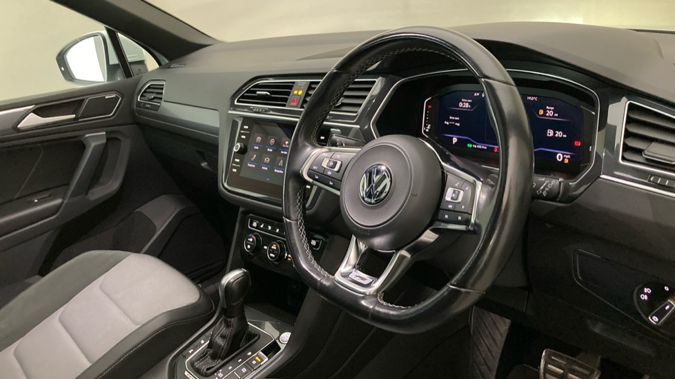 Volkswagen Tiguan 2.0 TDi 150 4Motion R-Line Tech 5dr Diesel Estate - Image 6