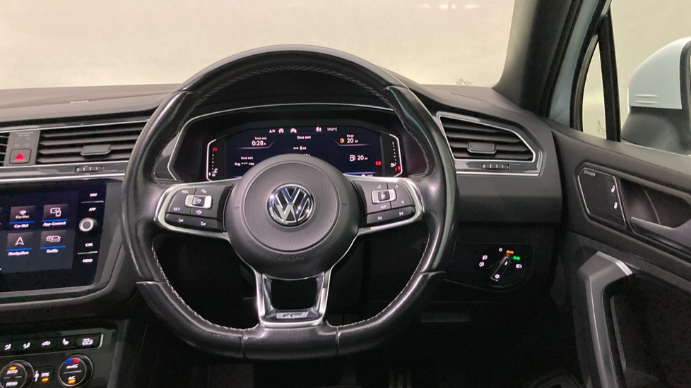 Volkswagen Tiguan 2.0 TDi 150 4Motion R-Line Tech 5dr Diesel Estate - Image 10