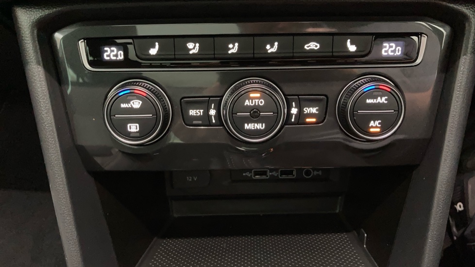 Volkswagen Tiguan 2.0 TDi 150 4Motion R-Line Tech 5dr Diesel Estate - Image 13