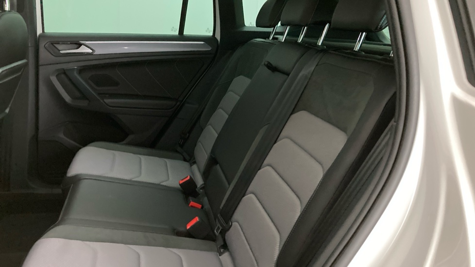 Volkswagen Tiguan 2.0 TDi 150 4Motion R-Line Tech 5dr Diesel Estate - Image 16