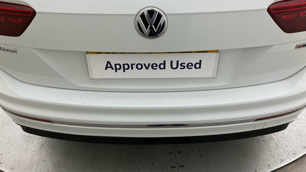 Volkswagen Tiguan 2.0 TDi 150 4Motion R-Line Tech 5dr Diesel Estate - Image 28
