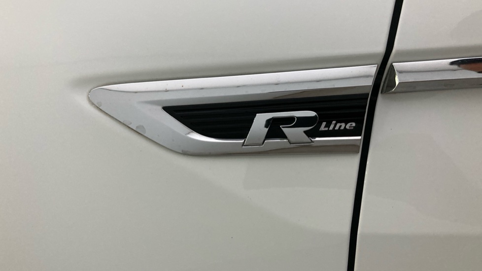 Volkswagen Tiguan 2.0 TDi 150 4Motion R-Line Tech 5dr Diesel Estate - Image 31