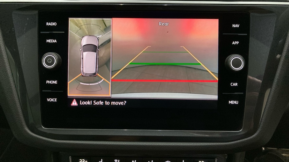 Volkswagen Tiguan 2.0 TDi 150 4Motion R-Line Tech 5dr Diesel Estate - Image 37