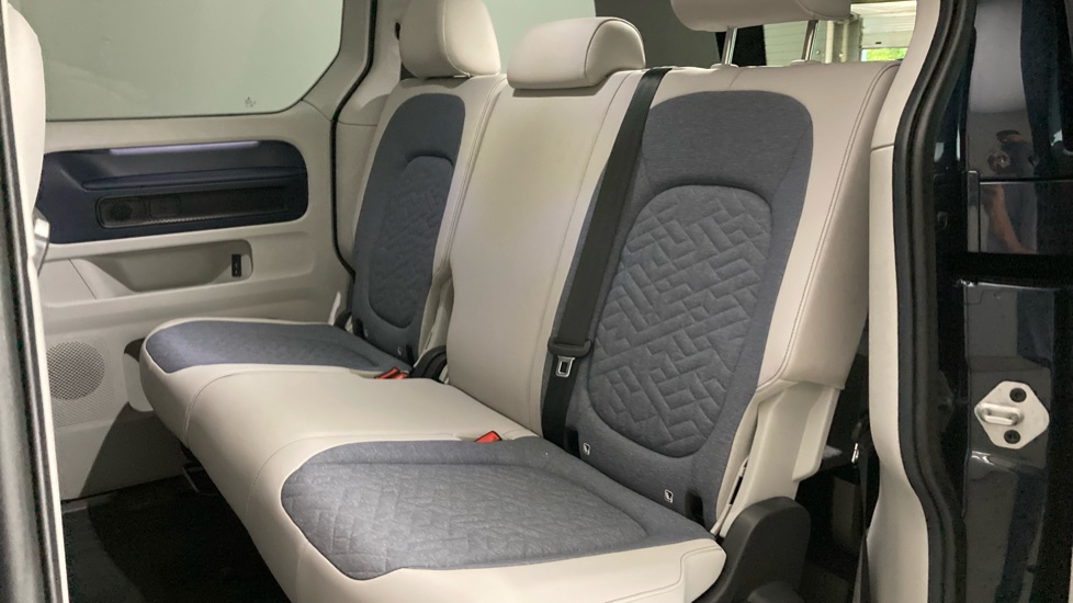 Volkswagen ID. Buzz 150kW Style Pro 77kWh 5dr Auto Electric Estate - Image 16