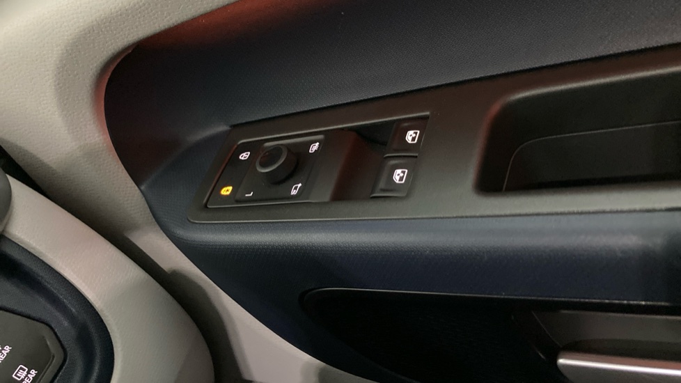 Volkswagen ID. Buzz 150kW Style Pro 77kWh 5dr Auto Electric Estate - Image 31