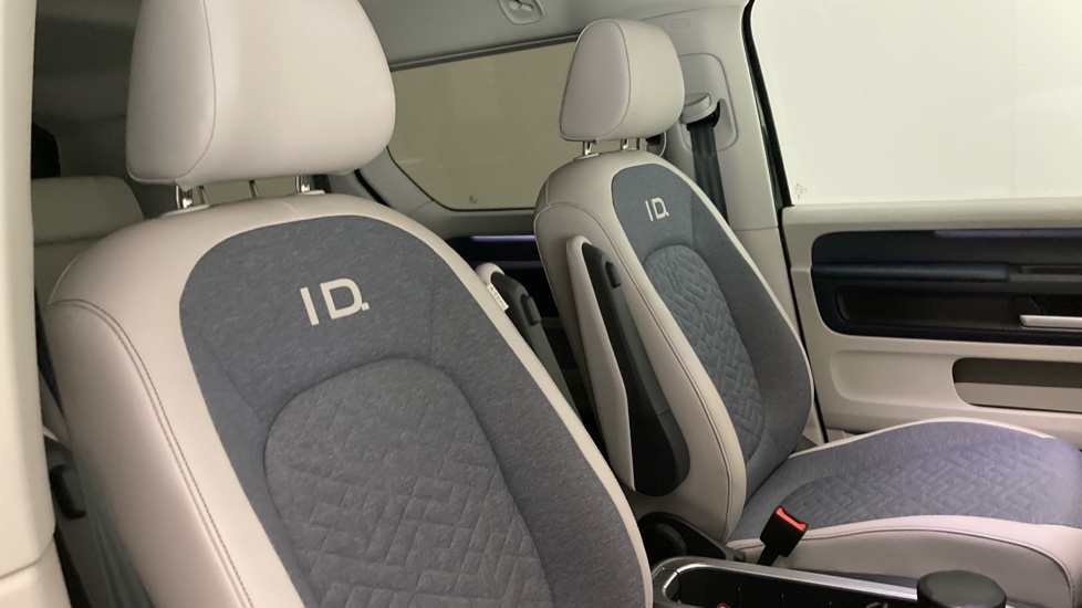 Volkswagen ID. Buzz 150kW Style Pro 77kWh 5dr Auto Electric Estate - Image 32
