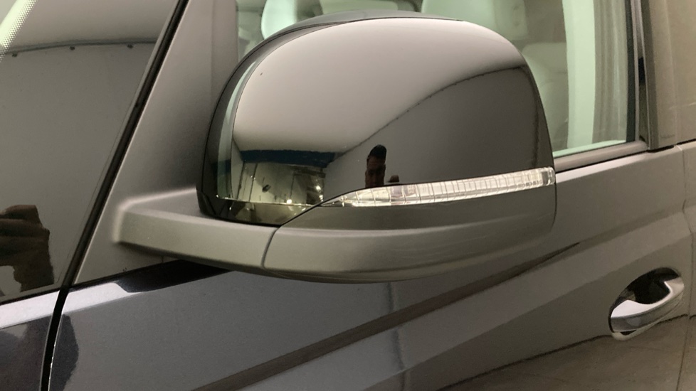 Volkswagen ID. Buzz 150kW Style Pro 77kWh 5dr Auto Electric Estate - Image 44