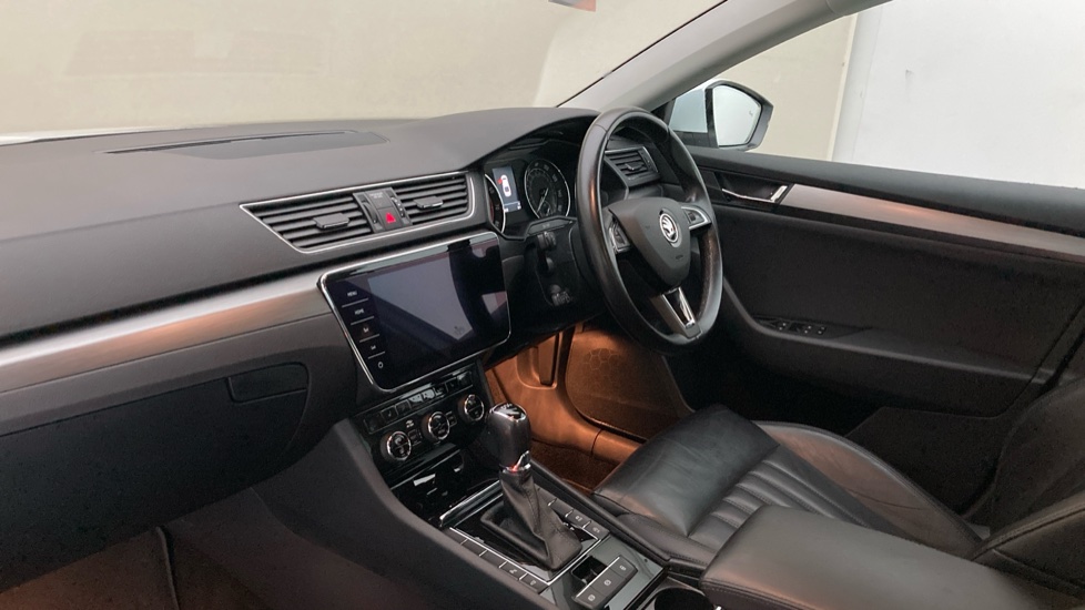 Skoda Superb 1.5 TSI SE L Executive 5dr DSG Petrol Hatchback - Image 2